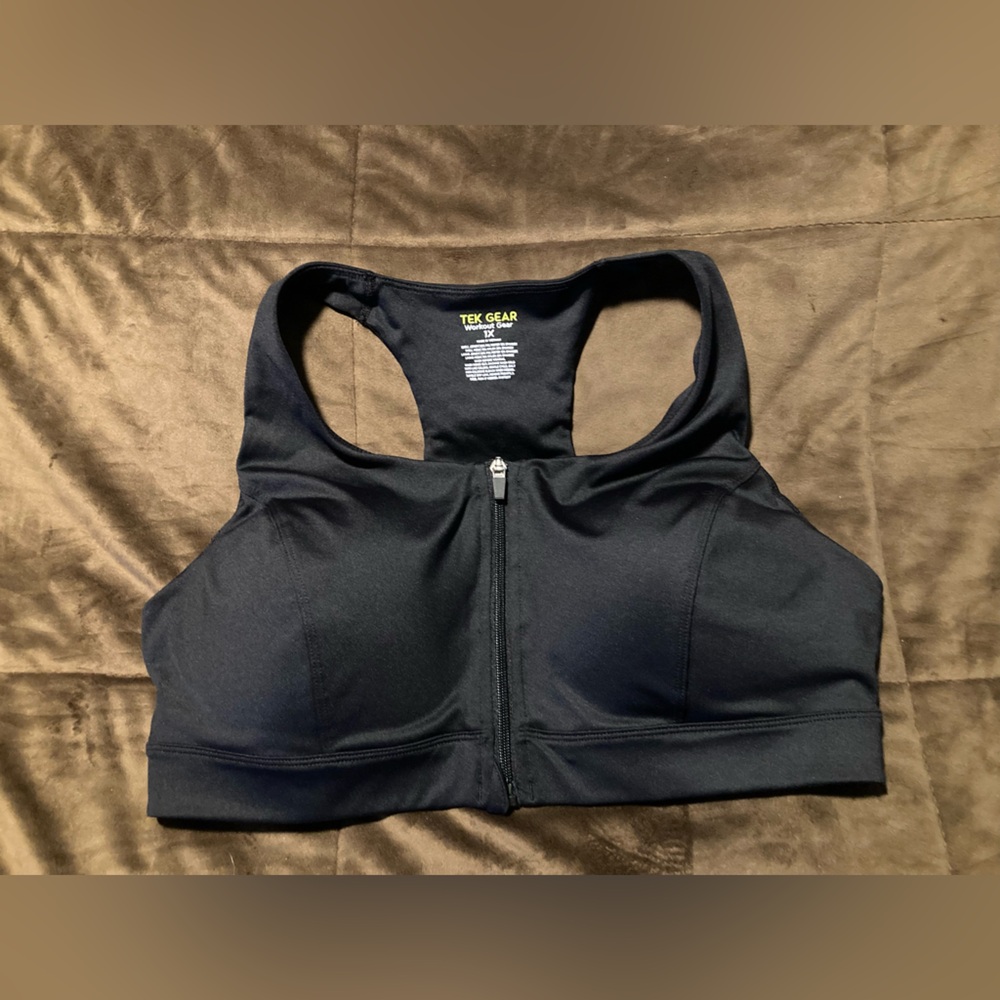 Tek Gear Women's Black Sports Bra, size 1X, zip in front, comfortable